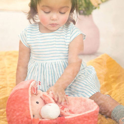 LILLIPUTIENS Lalka dzidziuś w gondoli z komforterem i butelką mleka Lena 12 m+