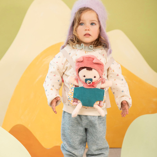 Lilliputiens Lalka dzidziuś w nosidełku i z czapeczką Jeanne 18 m+
