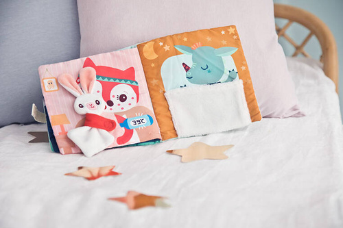 LILLIPUTIENS Miękka książeczka aktywizująca z mini-komforterem „Joe i jego przytulanka” 12 m+