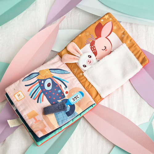 LILLIPUTIENS Miękka książeczka aktywizująca z mini-komforterem „Stella i jej przytulanka” 12 m+