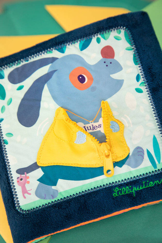 Lilliputiens Książeczka edukacyjna "Uczę się sam ubierać" Piesek Jules 18 m+